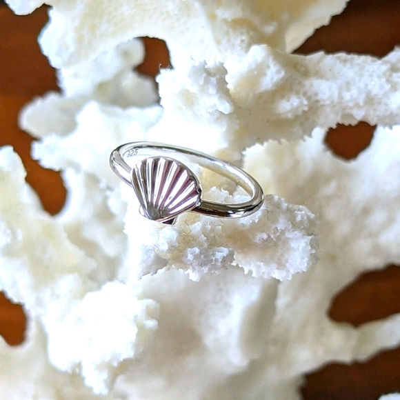 Sterling silver shell ring - Picture 2 of 8